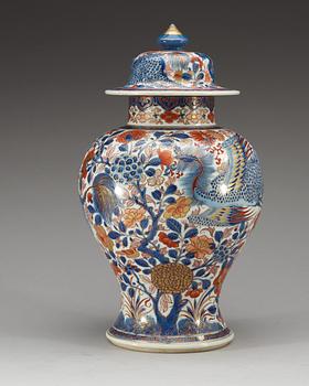 VAS med LOCK, porslin, Qing dynasti, Kangxi (1662-1722). "Clobbered".