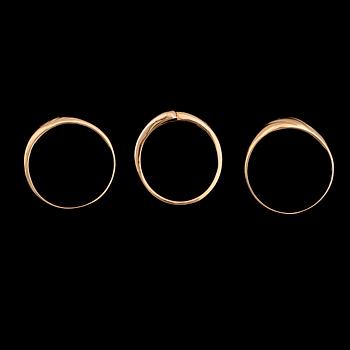 RINGAR, 3 st, 18 k guld med små diamanter, 1900-talets andra hälft. Vikt ca 4 gram.