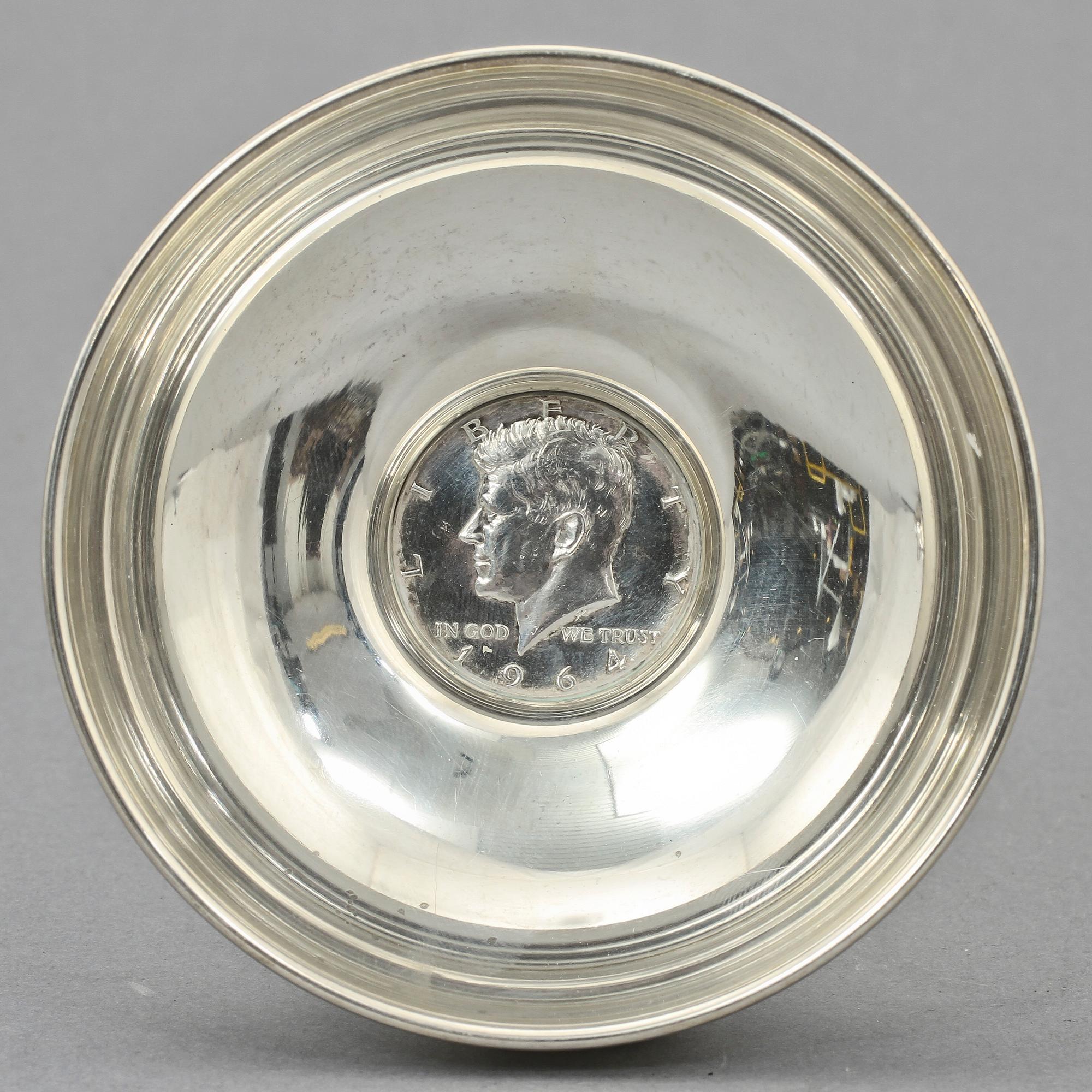 GRÄDDKANNA, SOCKERSKÅL samt SKÅL, silver, utländska stmpl, 1900-tal. Vikt 260 g.