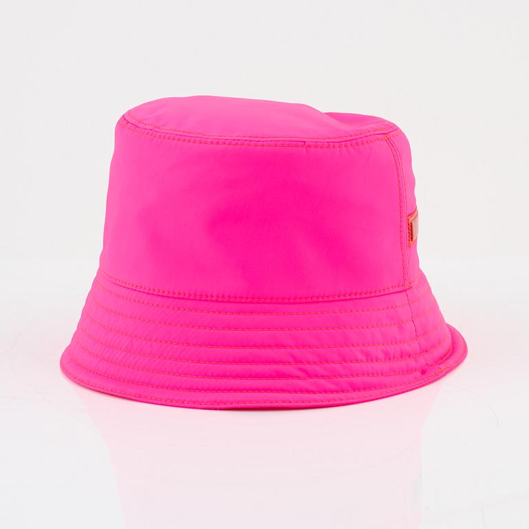 Prada, hatt "buckethat".