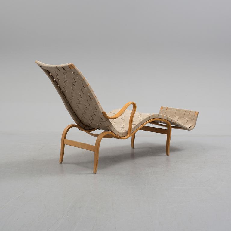 A 'Liggstol mod. 42' easy chair by Bruno Mathsson, Firma Karl Mathsson, Värnamo, Sweden.