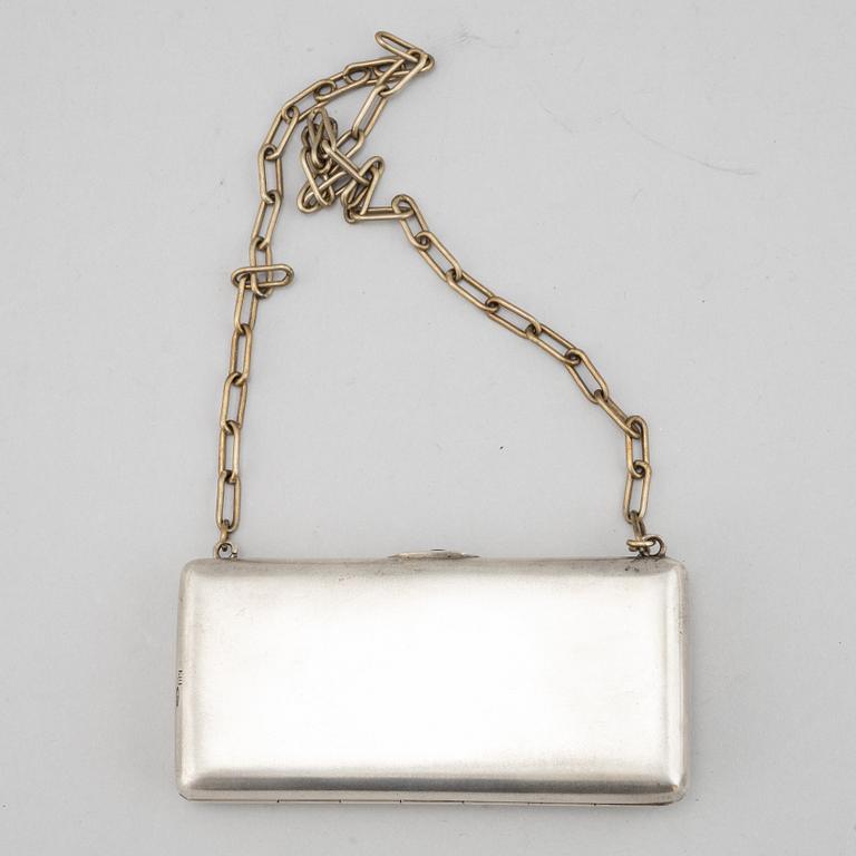 A Russian silver purse, Moscow 1908-26.