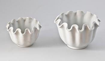 YTTERFODER, 2 st olika, stengods, "Veckla", Wilhelm Kåge, Gustavsberg.