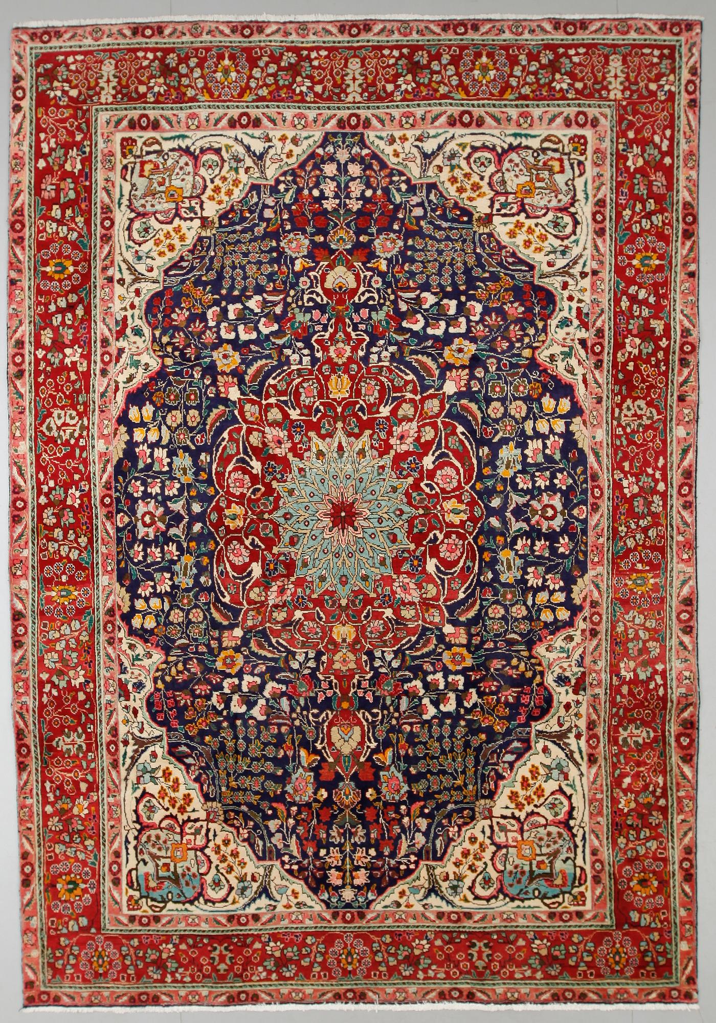 MATTA, Täbriz, ca 340 x 242 cm.