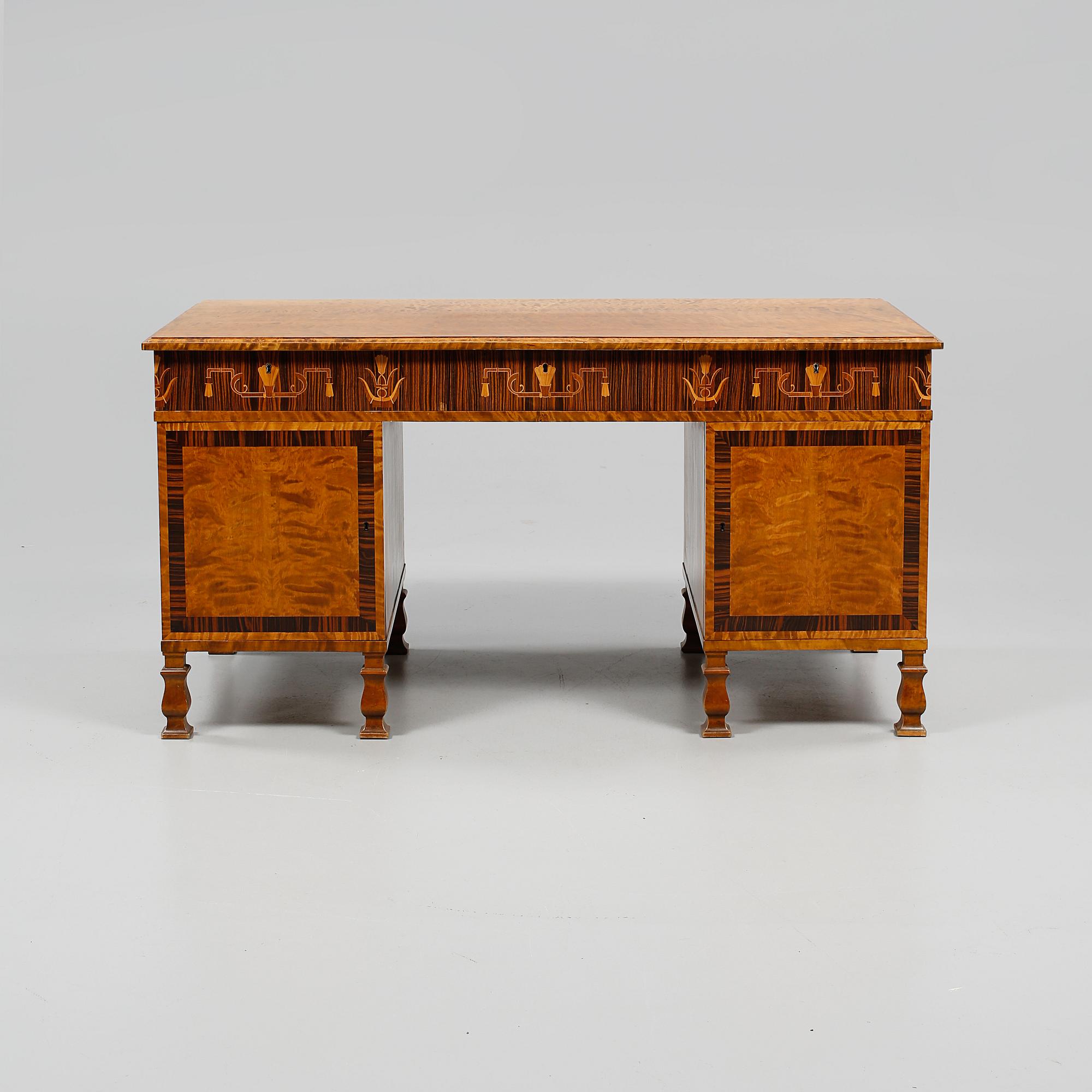 SKRIVBORD, 1900-talets andra kvartal.