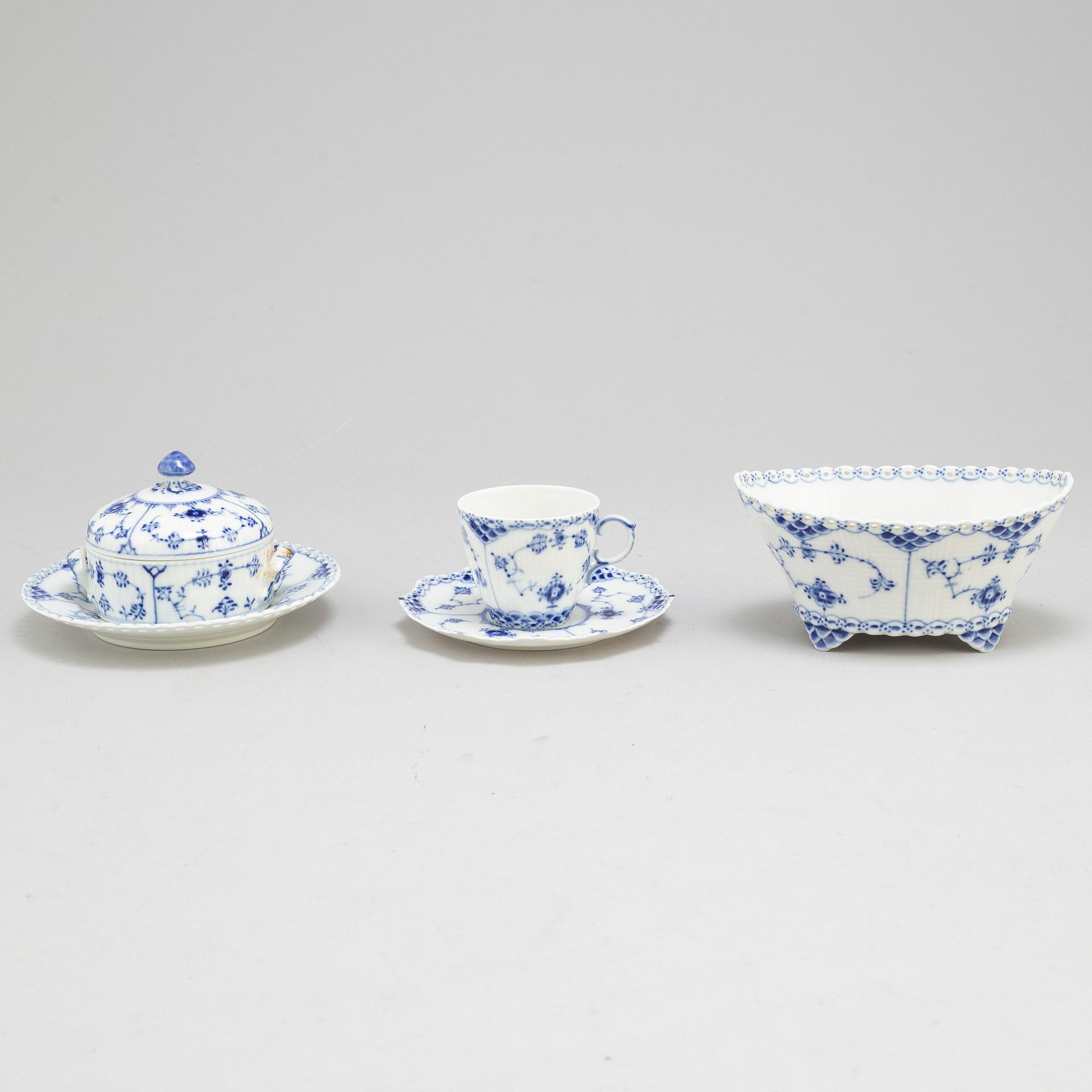 A 'Musselmalet' part coffee service, Royal Copenhagen (16 pieces).