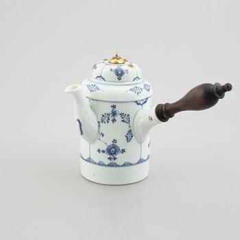 Chokladkanna, porslin, Royal Copenhagen, "Musselmalet", 1785-90, enl uppgift Fredrik Gregoriius Schaltz.