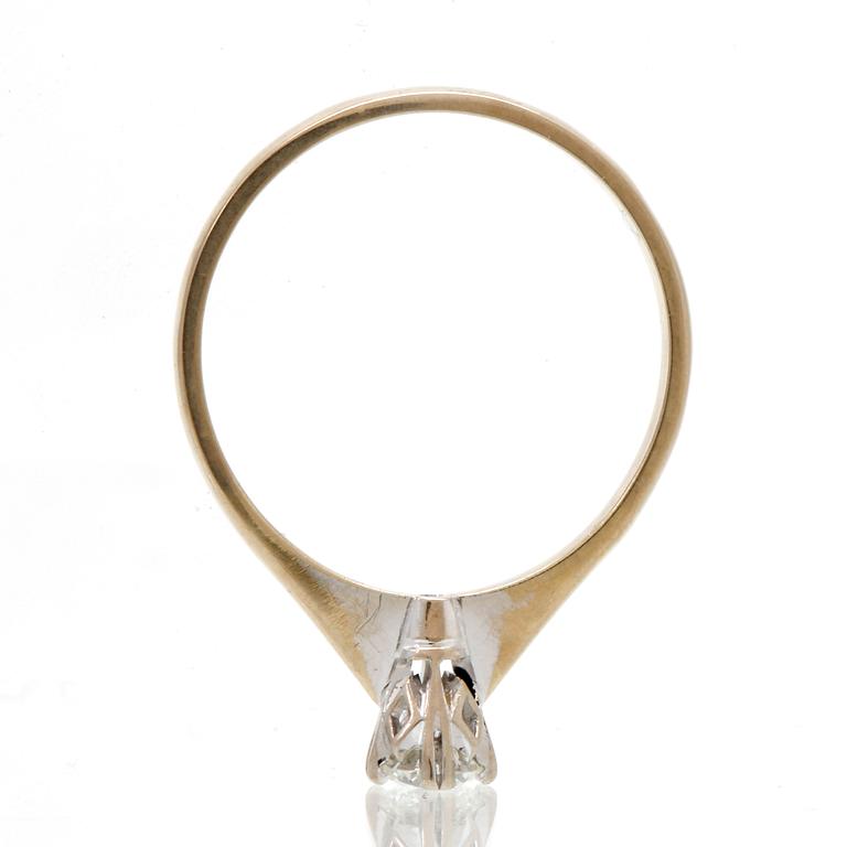 Diamondring 18K whitegold 1 brilliant-cut diamond 0,30 ct inscribed W/TCR VVS, valuation letter Gemmologica AB Stockholm.