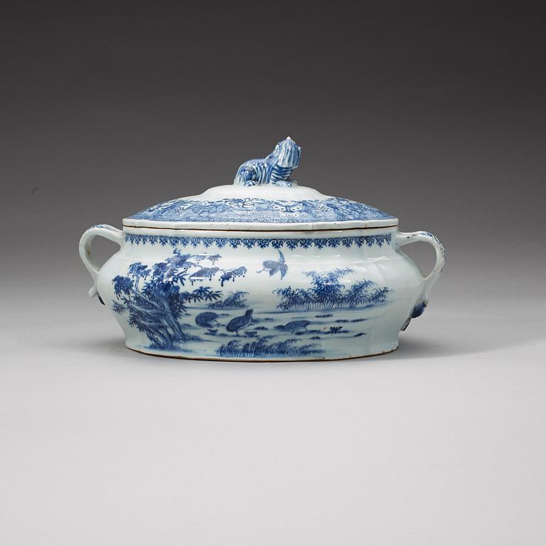 TERRIN med LOCK, porslin. Qingdynastin, Qianlong (1736-95).