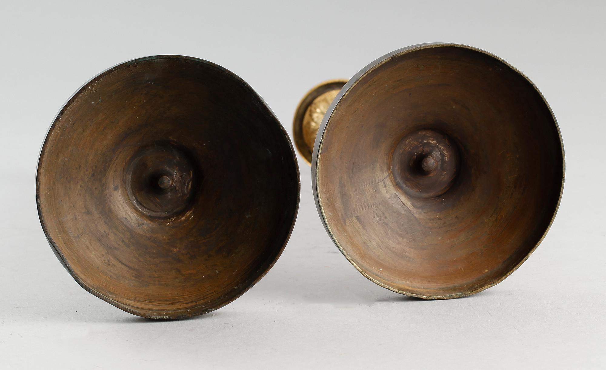 LJUSSTAKAR, 1 par, förgylld brons, empire, 1800-talets första hälft.