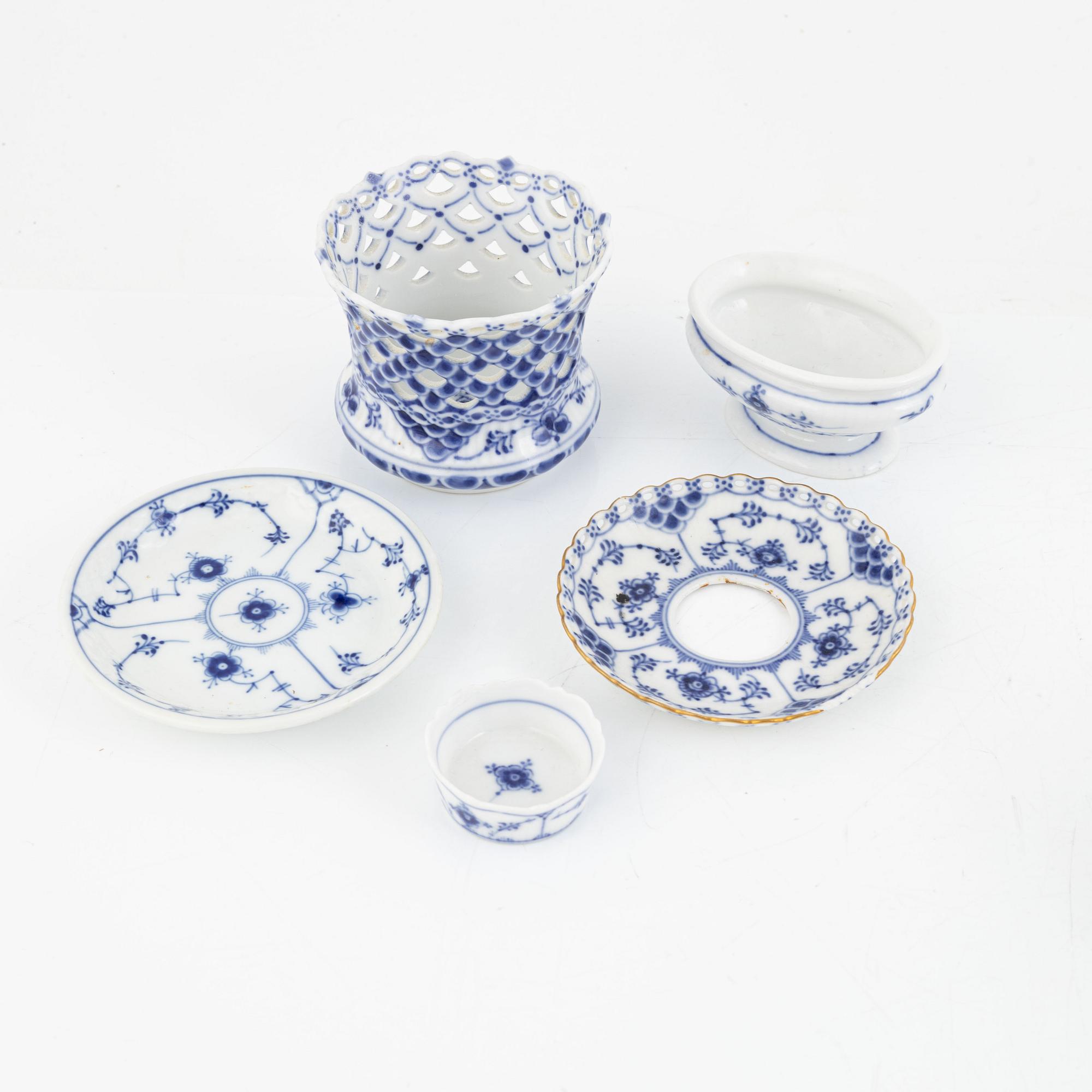 A 30-piece 'Musselmalet' porcelain coffee service, Royal Copenhagen, Denmark.