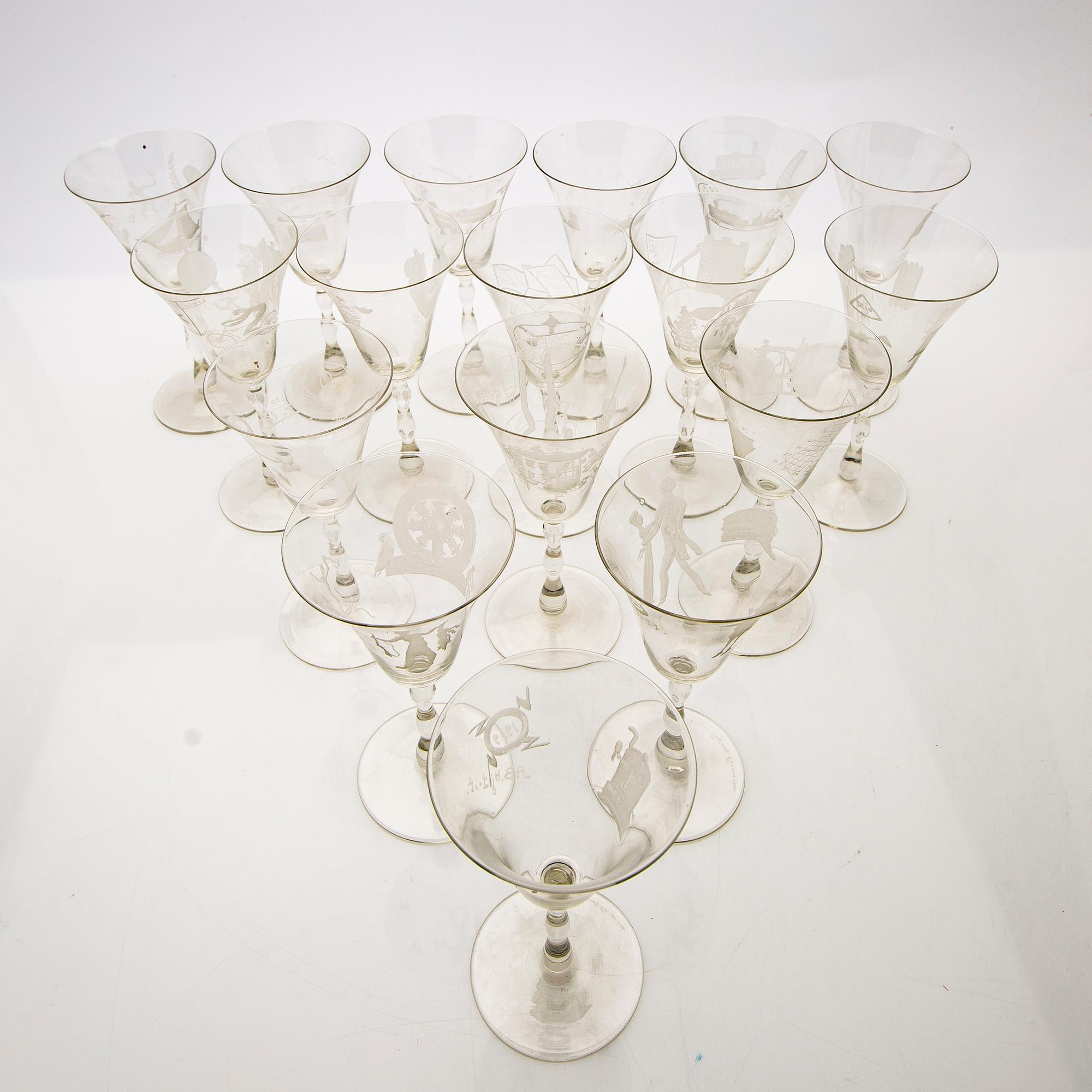Fredrik Frisendahl, Glass service, 17 pcs, first half of the 20th century.