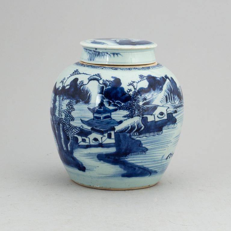 A blue and white jar with cover, Qing dynasty, 19th century.