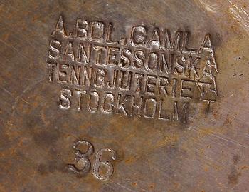 DRYCKESKANNA SAMT BÄGARE, 2 st, tenn, nyrenässans, Santessonska tenngjuteriet Stockholm, tidigt 1900-tal.