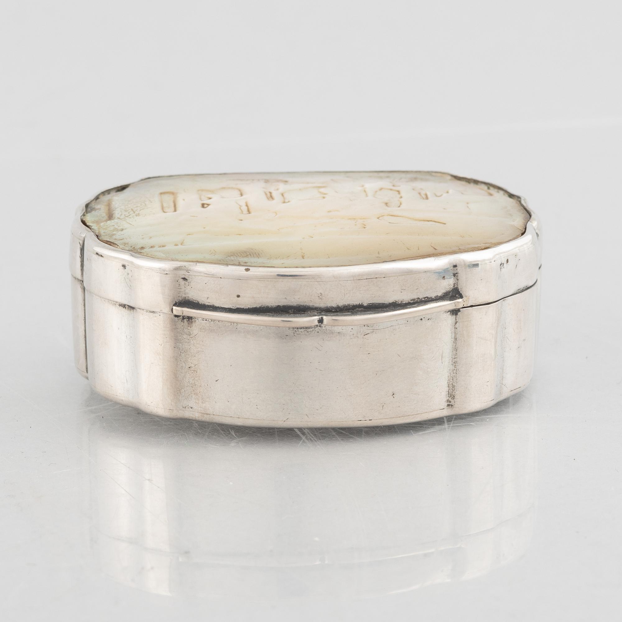 Box, silver and mother-of-pearl, Northern Europe, 18th century.