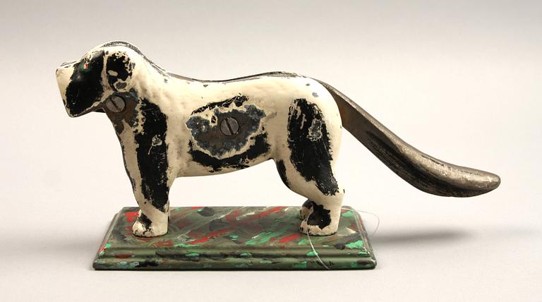 NÖTKNÄPPARE, bemålad metall, 1900-tal.