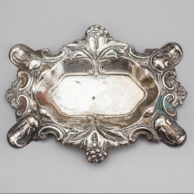 PARTI SILVER, 5 delar, silver, bland annat en vas av K Anderson, Stockholm, 1928. 1900-tal. Vikt ca 300 g.