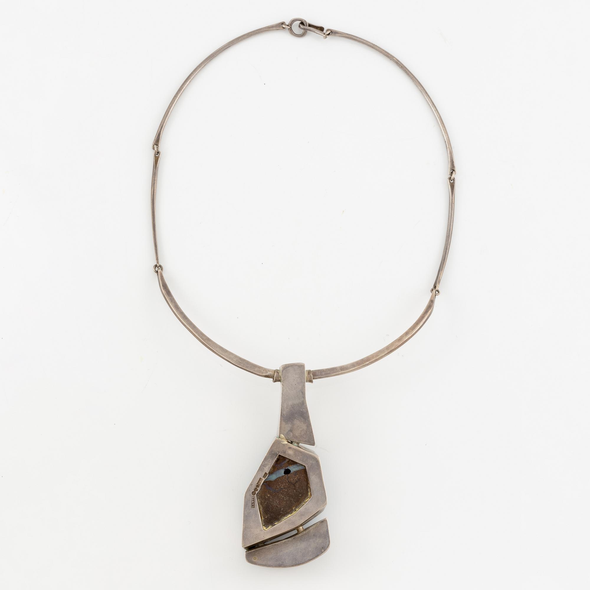 Kristian Nilsson, for Lantz, necklace of silver with opal and brilliant-cut diamond, Stockholm 1975.