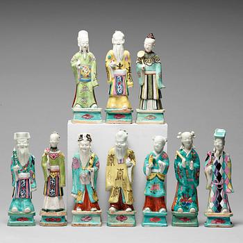 174. Ten famille rose figures of Immortals, Qing dynasty, late 18th century/early 19th century.