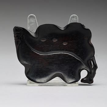 A zitan brush washer, Qing dynasty, circa 1900.