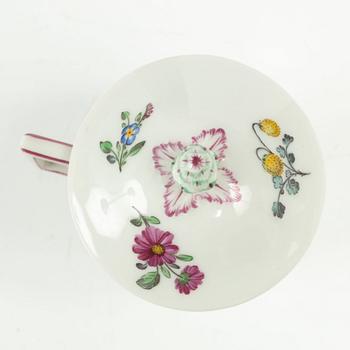 Kopp med lock, fat, porslin, Meissen respektive KPM, 1700-/1800-tal.