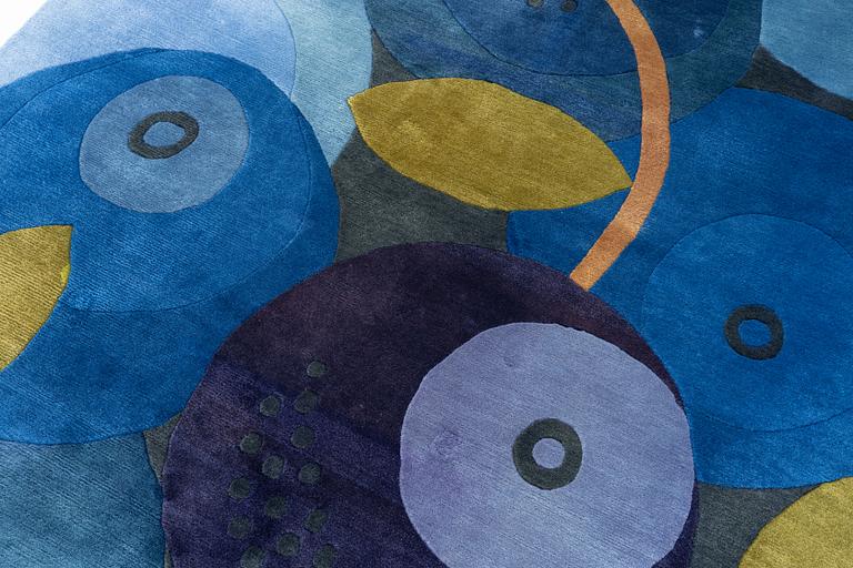 Anna-Johanna Ångström, matta, "Blåbär", Axeco, ca 230 x 170 cm.