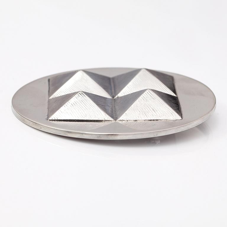 Kaija Aarikka, A sterling silver brooch, numbered 5/8. Alpo Jääskeläinen, Helsinki 1972.