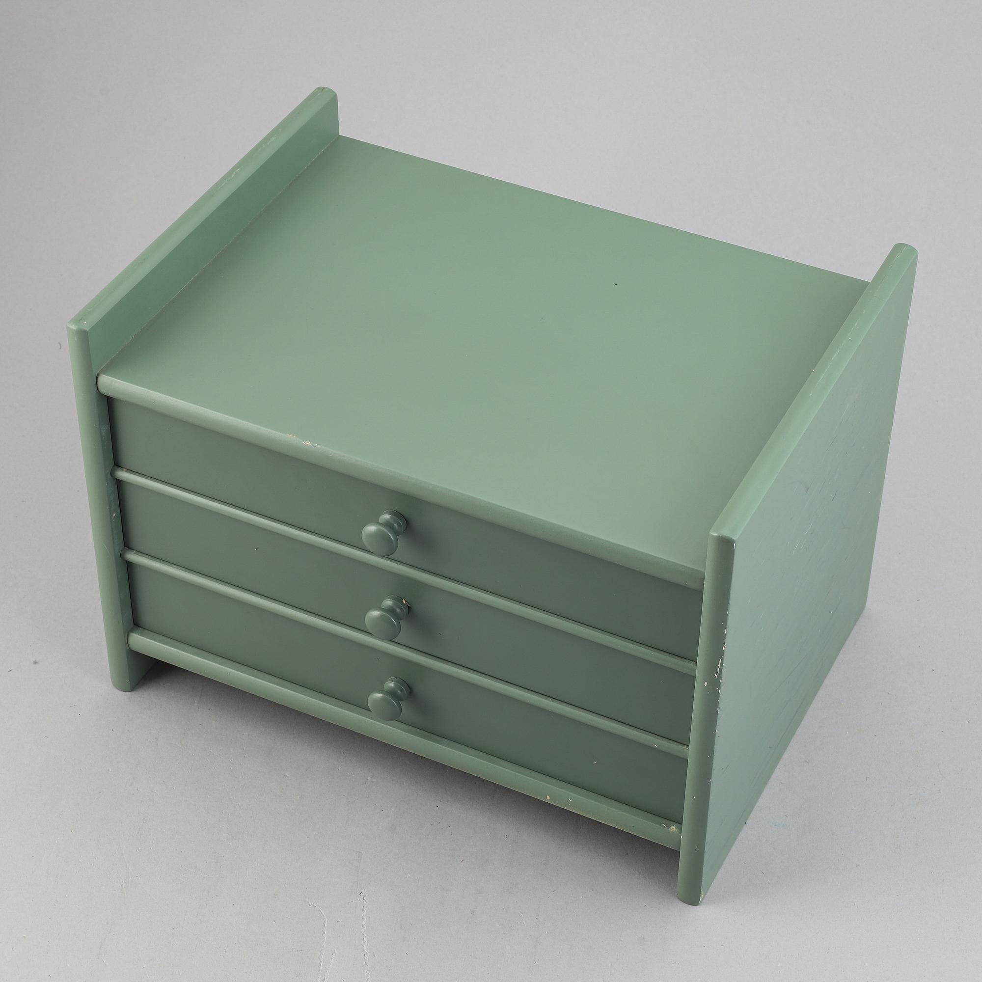 Carl Malmsten, a pinewood 'Visingsö' bookcase/cabinet, second half of the 20th Century.