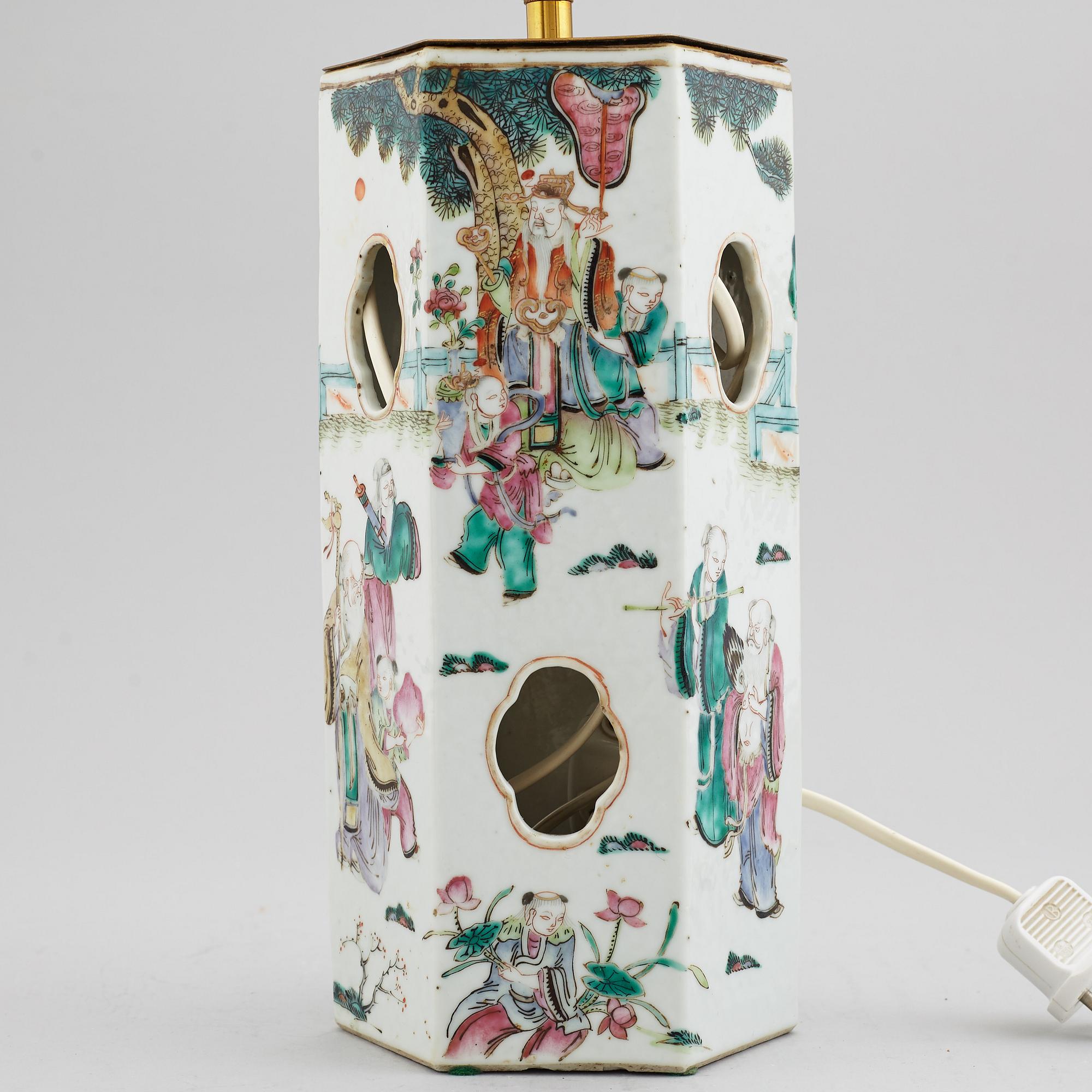 A famille rose table lamp made out of a lantern, and a teapot, dish and jar, late Qing dynasty.