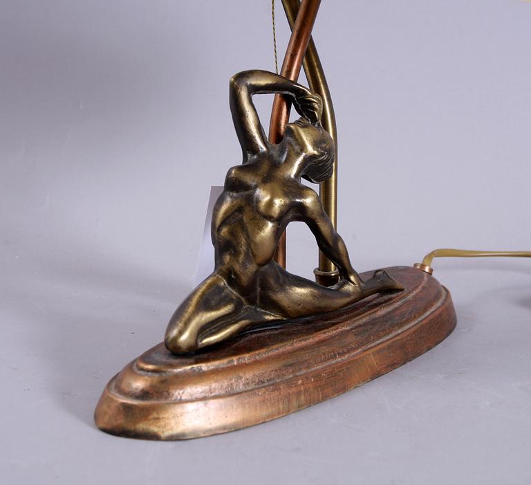 BORDSLAMPA, Art decostil, 1900-talets andra hälft.