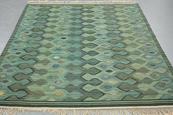 Barbro Nilsson, matto, "Kringelikroka, grön" ("Finspong"), flat weave, ca 227,5-231,5 x 174,5-178,5 cm, signed AB MMF BN.