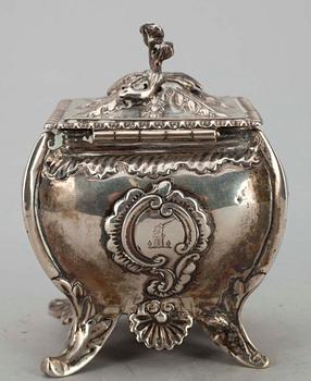 SOCKERSKÅL, silver, London, 1891 samt SENAPSKANNA, silver, London, 1884. Tot vikt 454 gr.