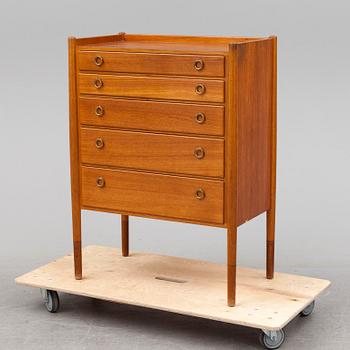 A mid 20th century chest of drawers.