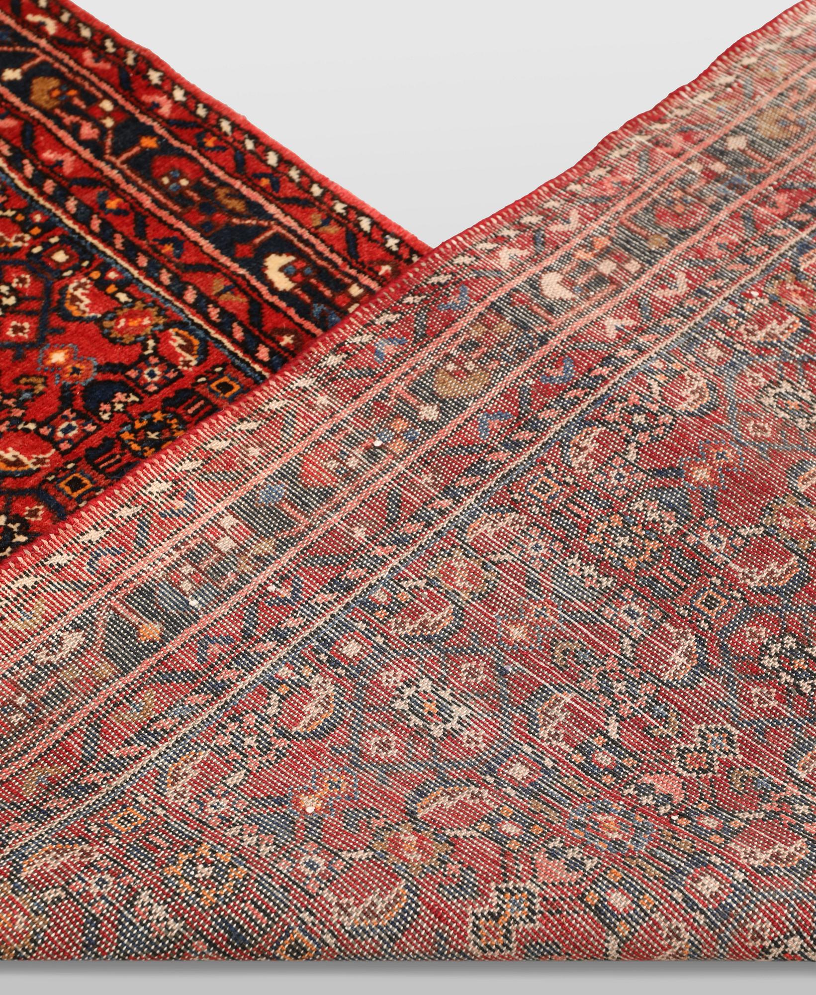 A Hamadan runner, approx. 433 x 90 cm.