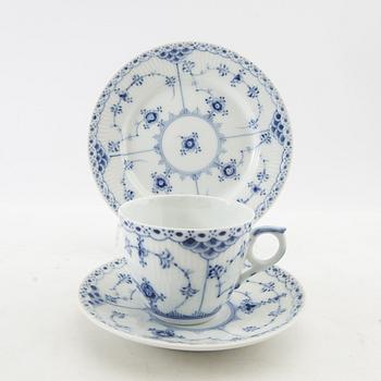 Royal Copenhagen, servis, 92 delar, "Musselmalet halvblonde" , Royal Copenhagen, Danmark.