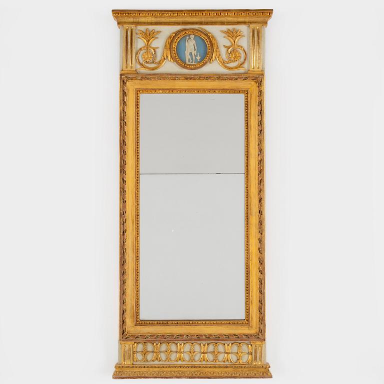 A late Gustavian mirror, beginning of the 19th century.