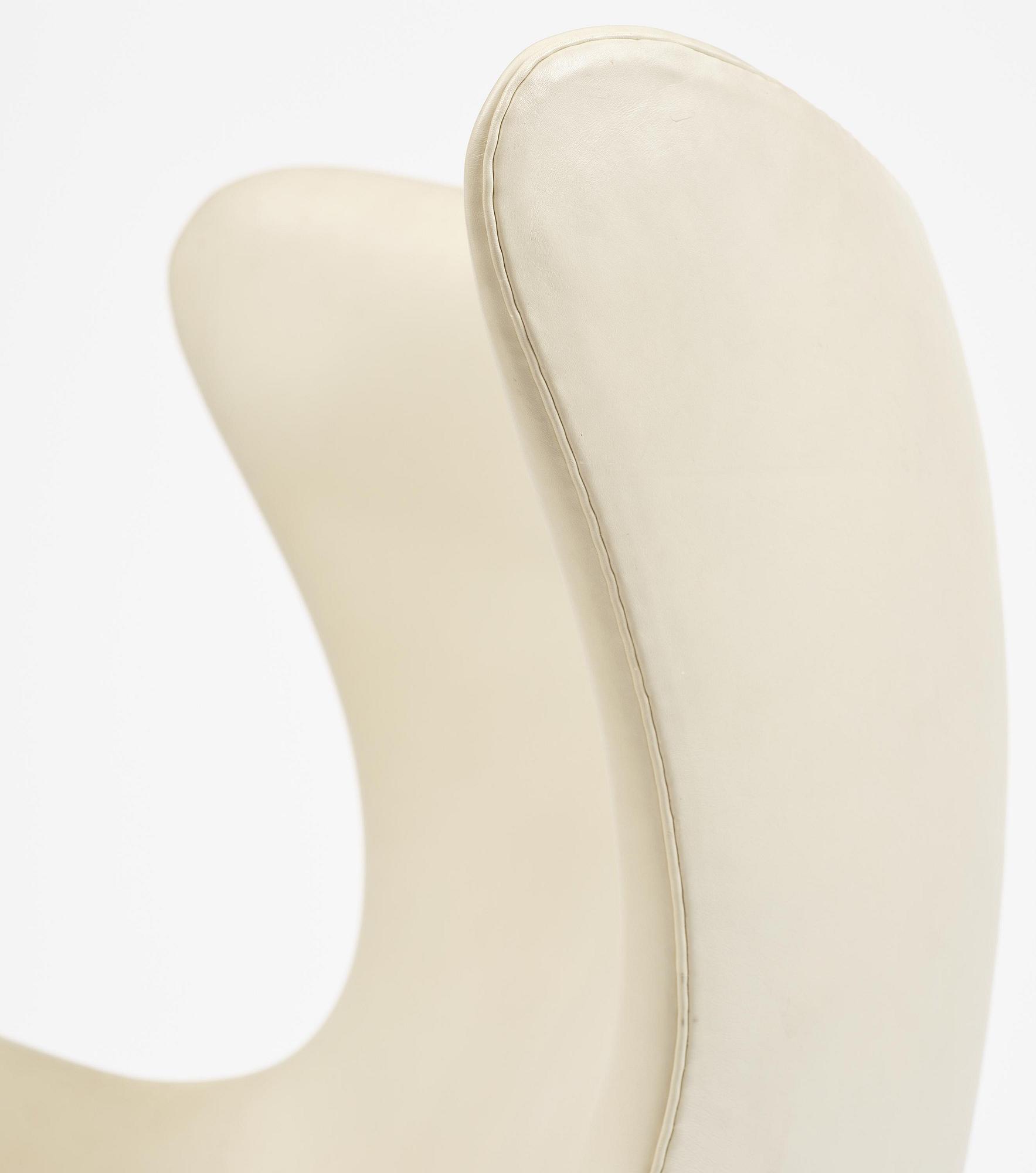 Arne Jacobsen, an "Egg" armchair, Fritz Hansen, Denmark, 2006.