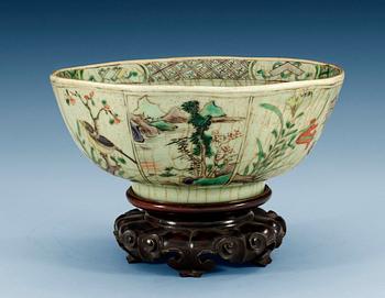 1340. A famille verte bowl, Qing dynasty, Kangxi (1662-1722).