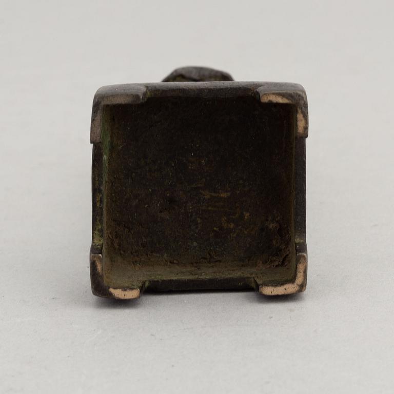 A bronze sculpture, late Qing dynasty.