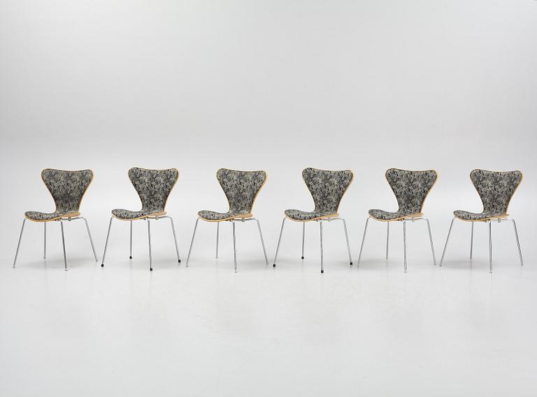 Arne Jacobsen, a set of six 'Series 7' chairs from Fritz Hansen, Denmark.