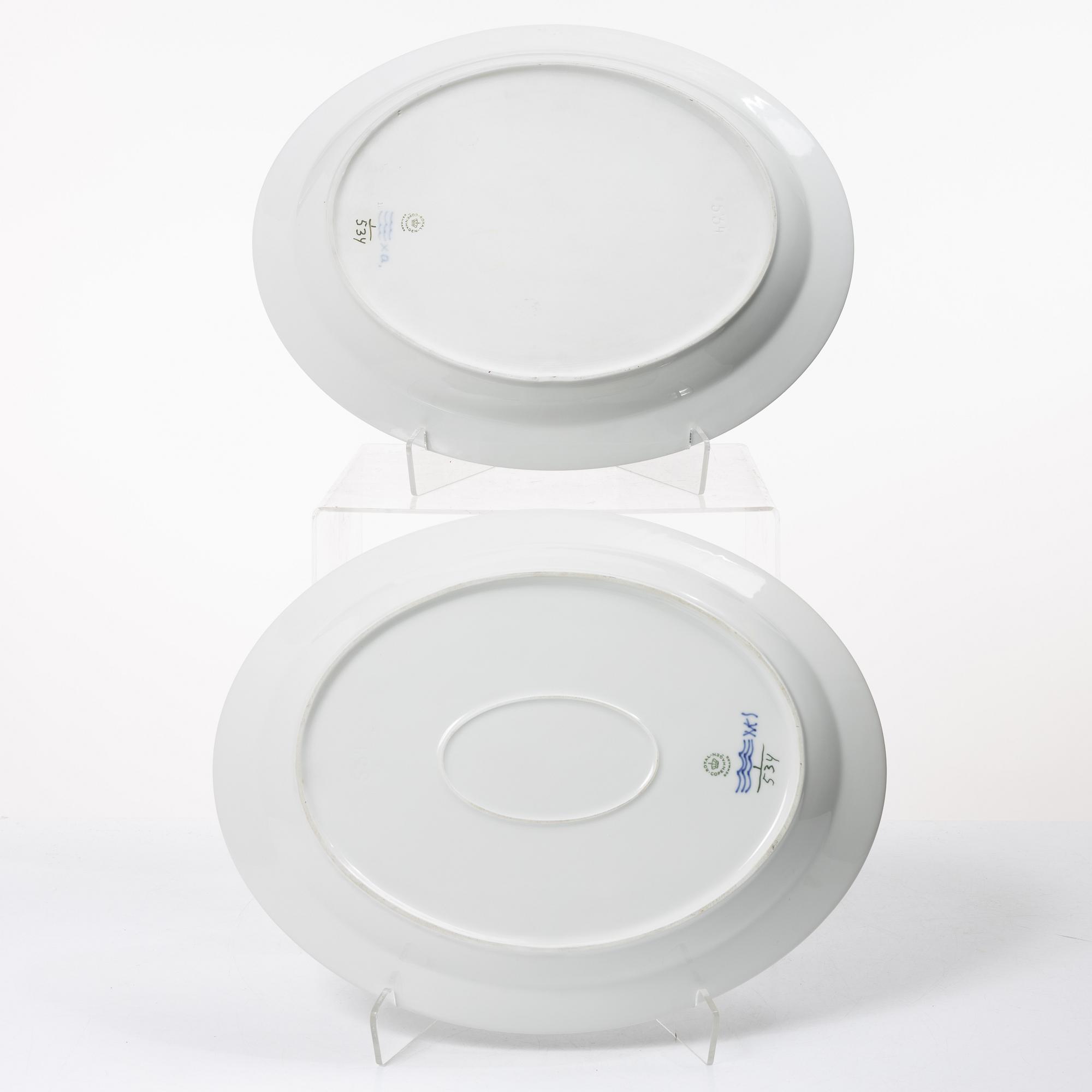 Royal Copenhagen, A pair of serving dishes, porcelain, model 534, “Musselmalet”, Half Lace, Denmark, 1964 and 1969–1974.