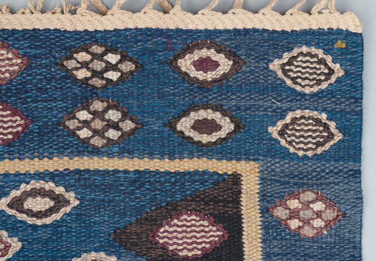 RUG. "Snäckorna". Tapestry weave (gobelängteknik).  214 x 137  cm. Signed AB MMF BN.