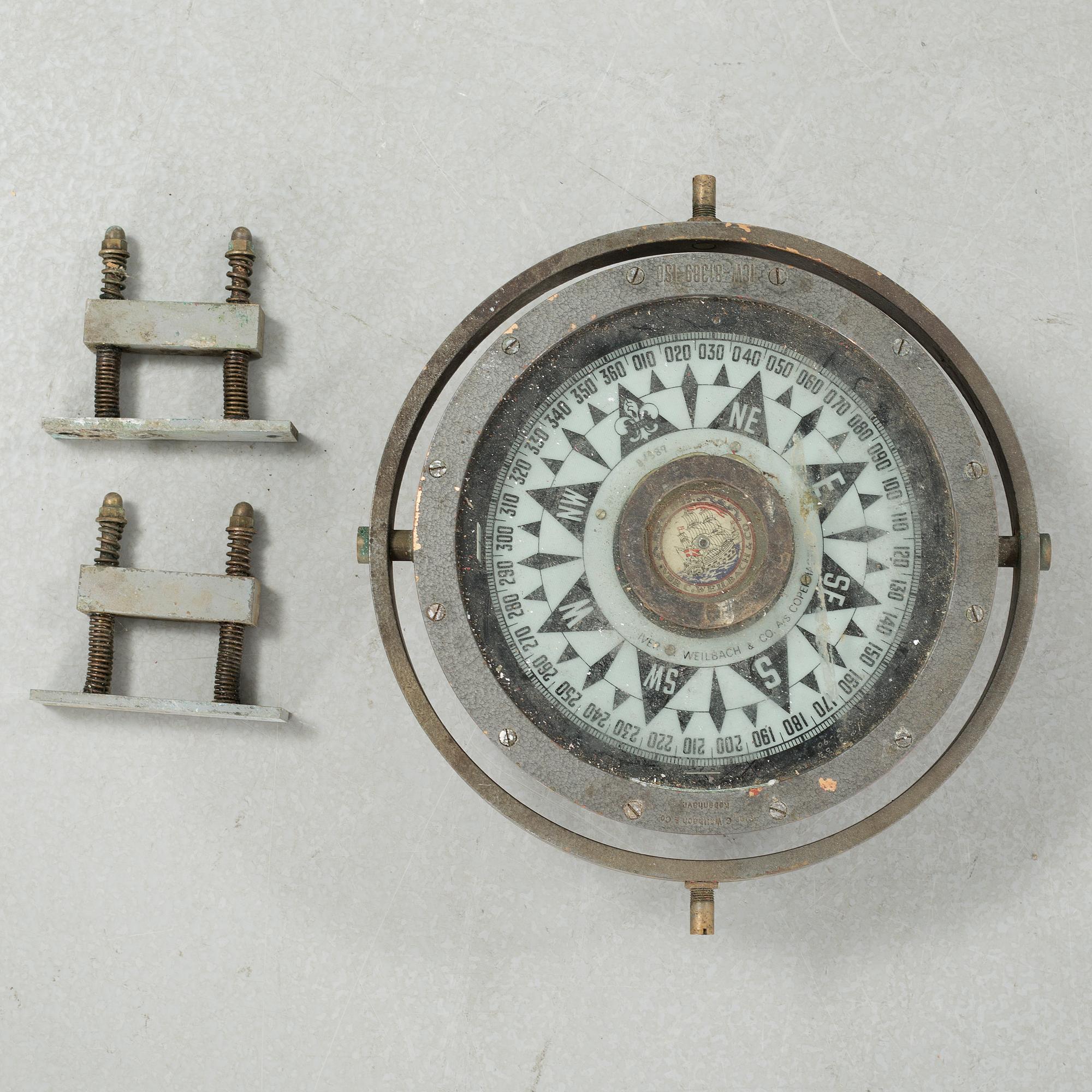A ships compass from Iver C. Weilbach in Copenhagen, first half of the 20th century.