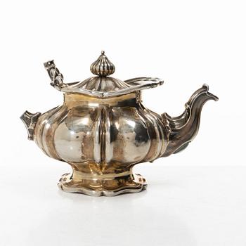 A Swedish silver teapot, marks of William Lyon, Gothenburg 1854.