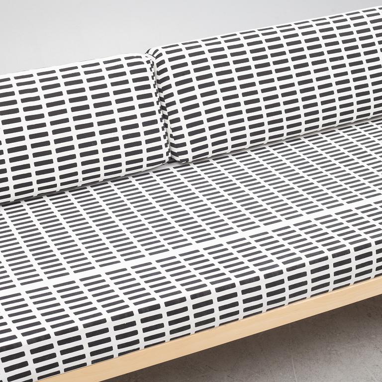 Alvar Aalto, a model  "Laveri"/"710" daybed, Artek, Finland, 21st century.