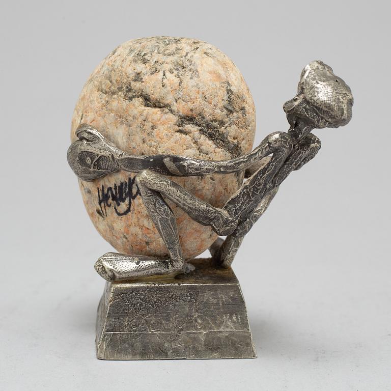 HENRY GUSTAFSSON, skulptur, "Lyftet", tenn och sten, Vimmerby, otydlig årsstämpel, signerad.