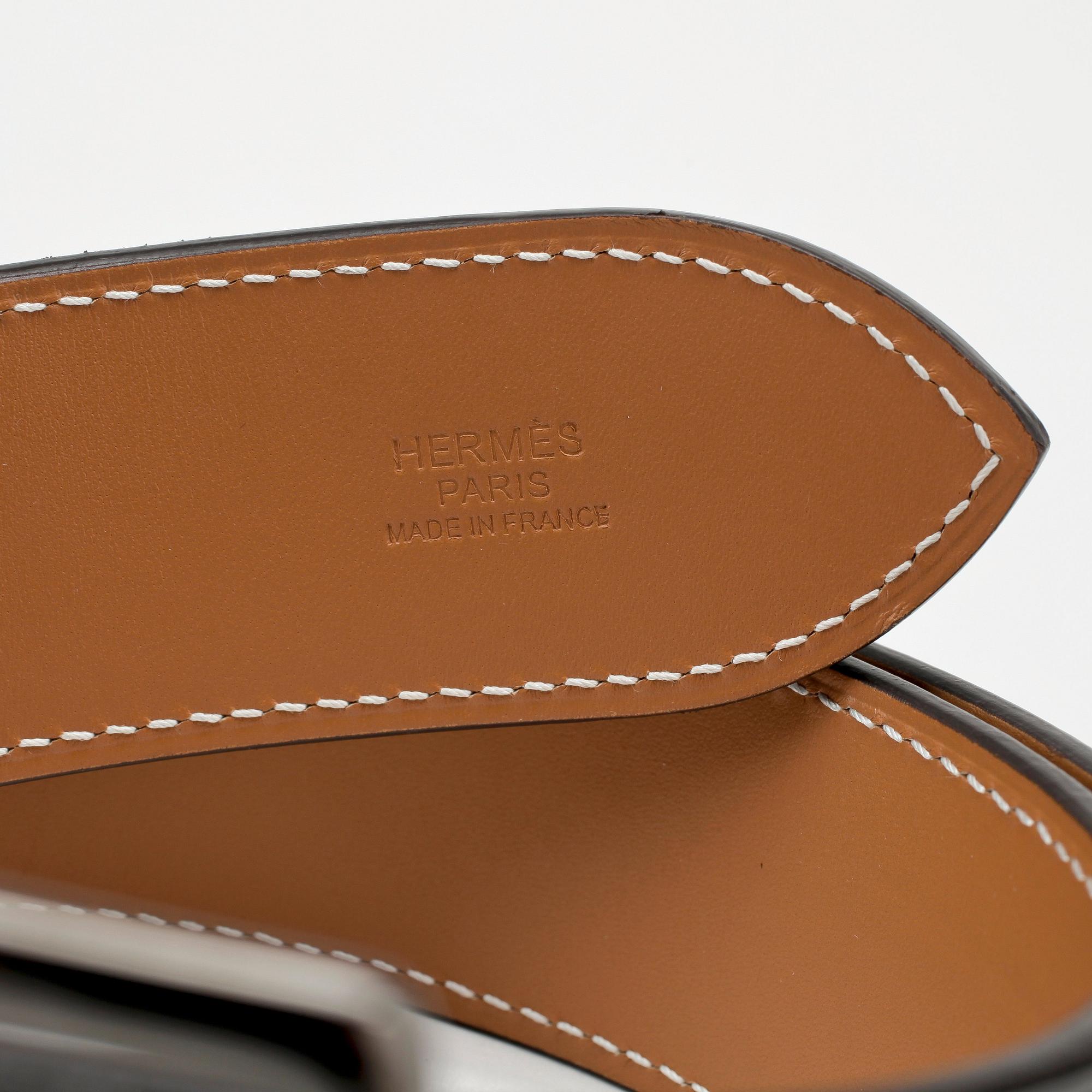 HERMÈS, a darkblue leather belt, "Etrivière".