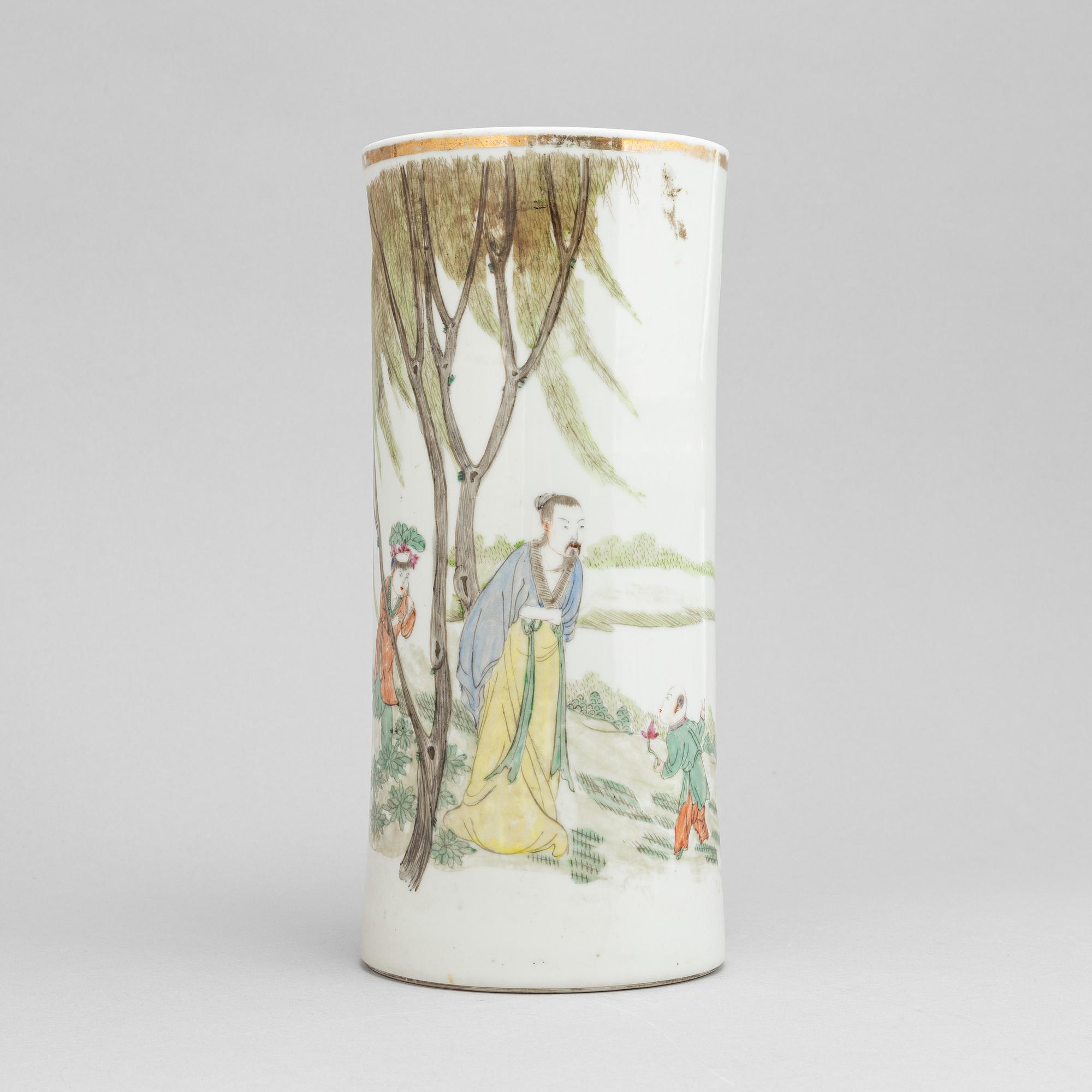 A chinese brush pot, 20th Century.