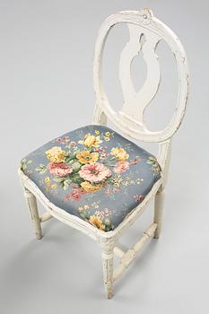 STOLAR, ett par, gustavianska, omkring sekelskiftet 1800.