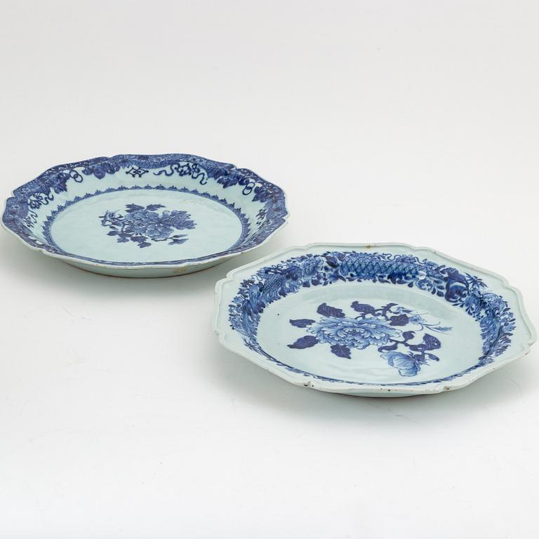 A set of two blue and white serving dishes, Qing dynasty, Qianlong (1736-95).